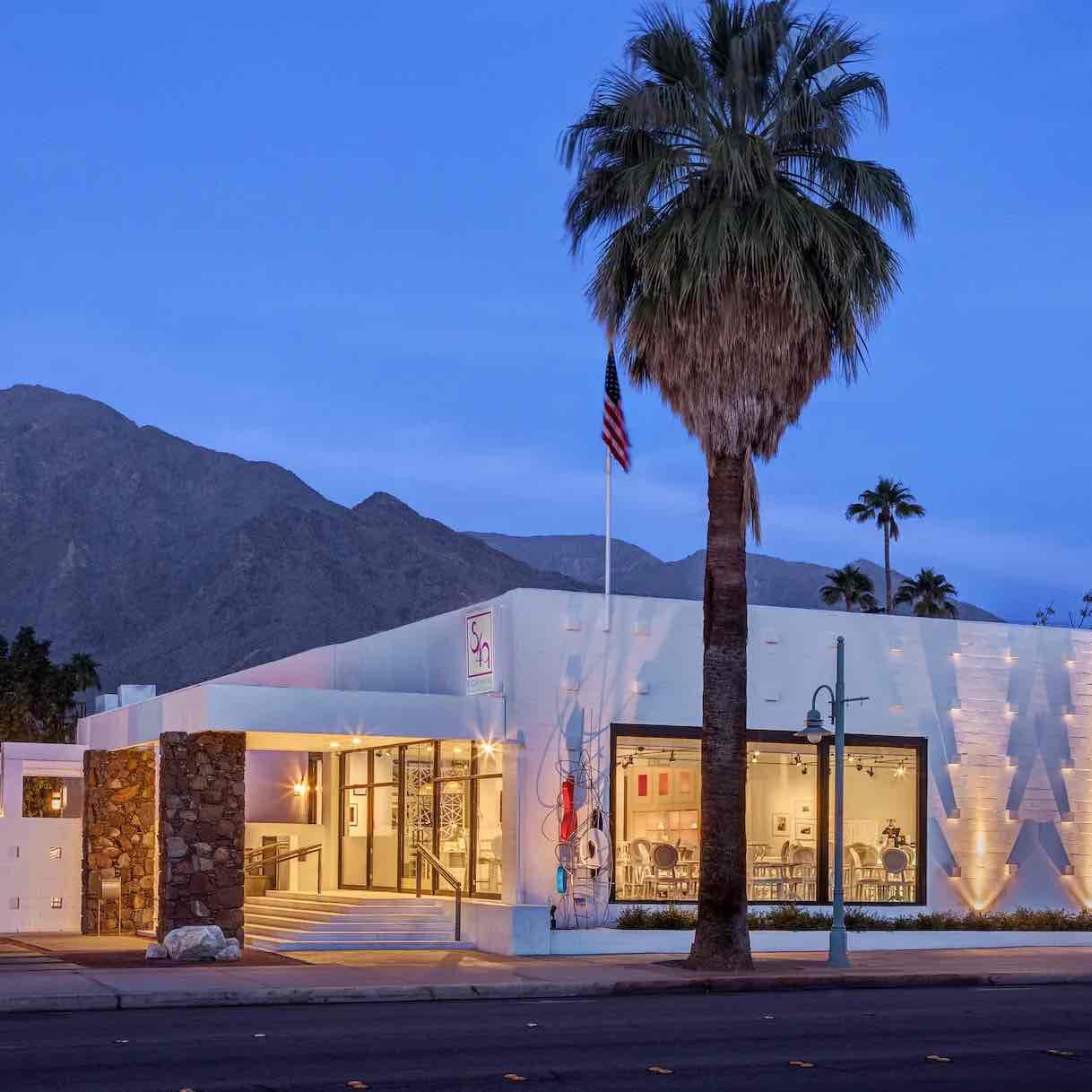 Eight4Nine Restaurant & Lounge