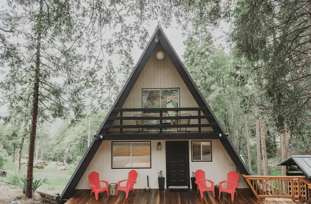 Trendy A-Frame Cabin near Yosemite