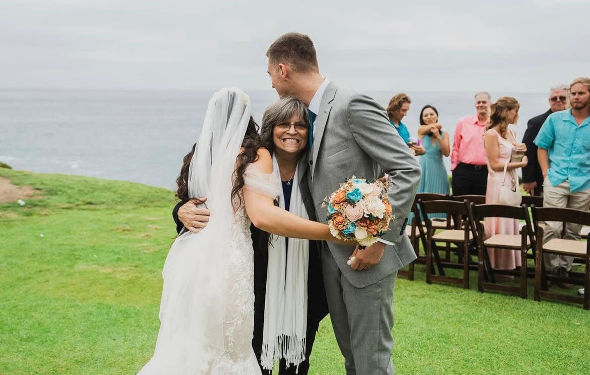 Officiant Donna