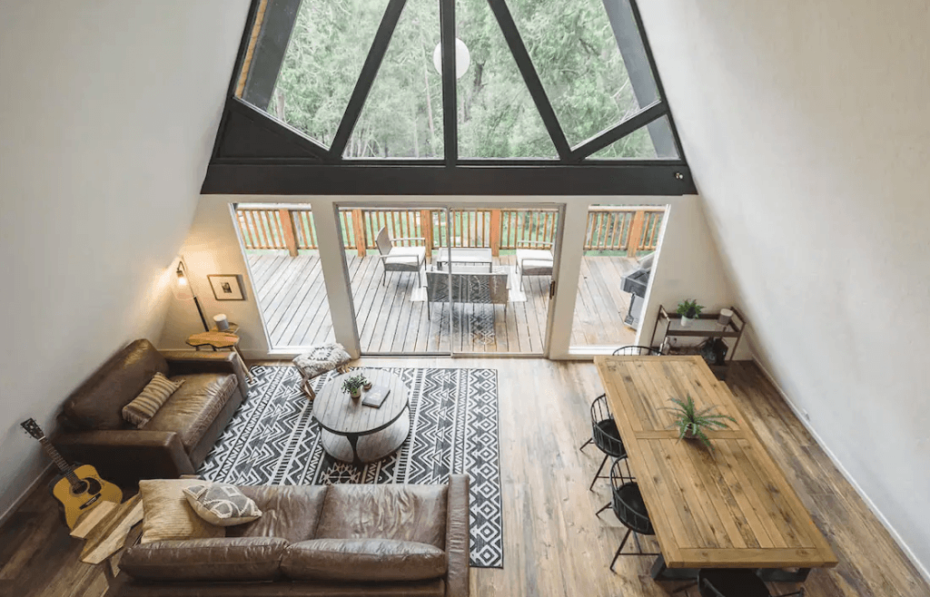 Trendy A-Frame Cabin near Yosemite