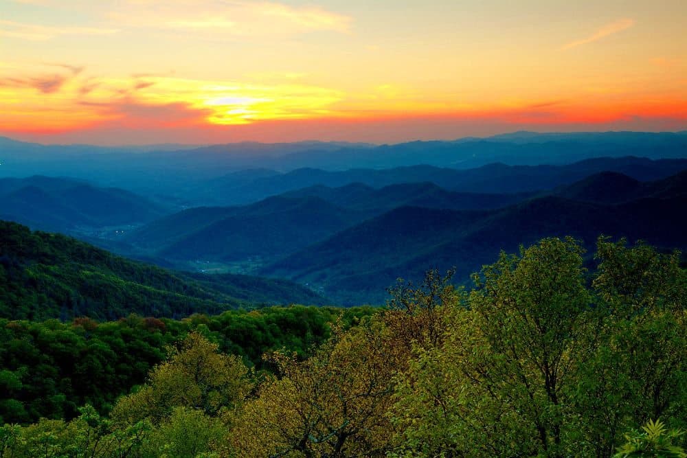 Glassmine Falls Overlook (Milepost 361.2)