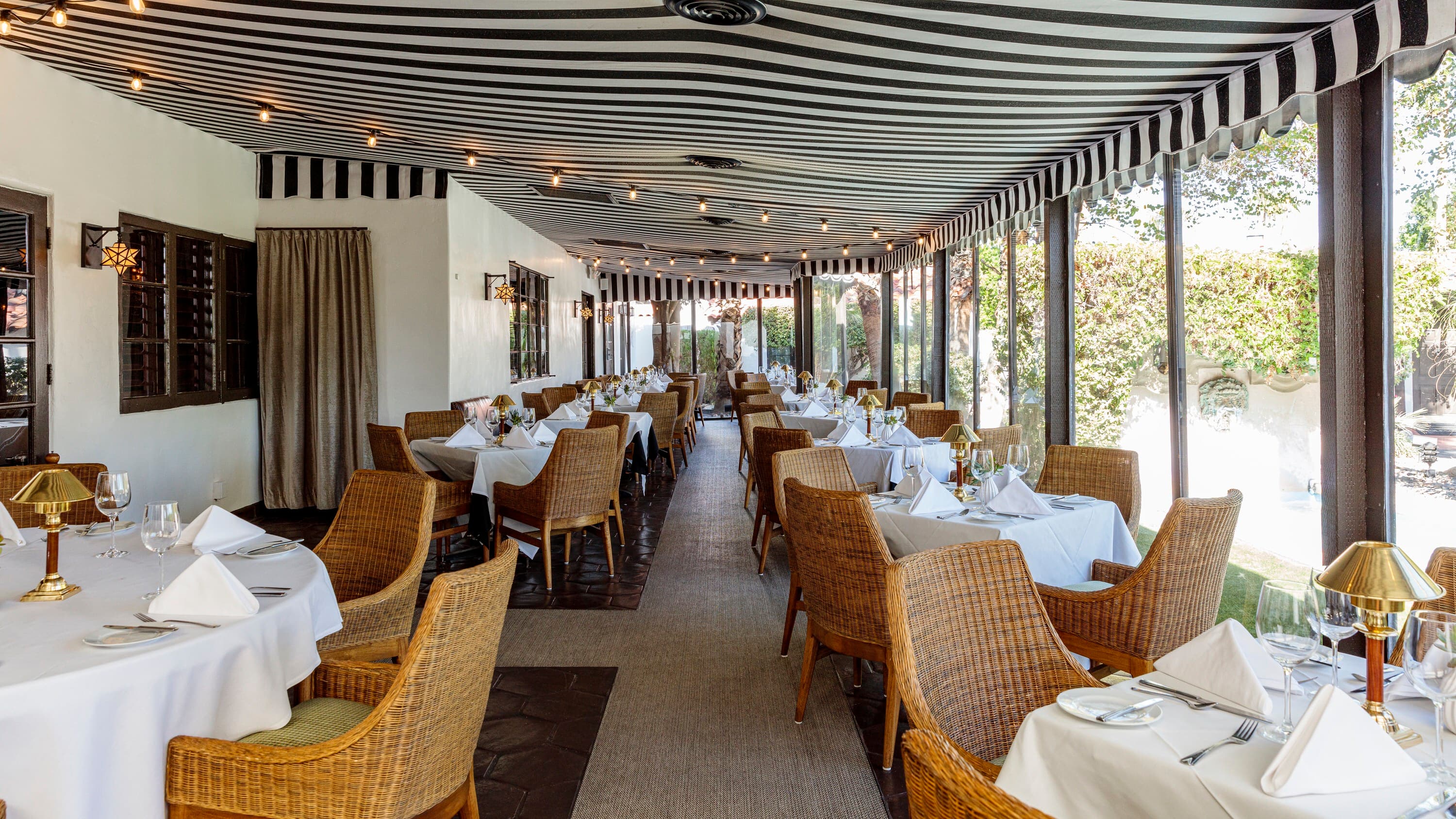 Melvyn's Restaurant & Lounge