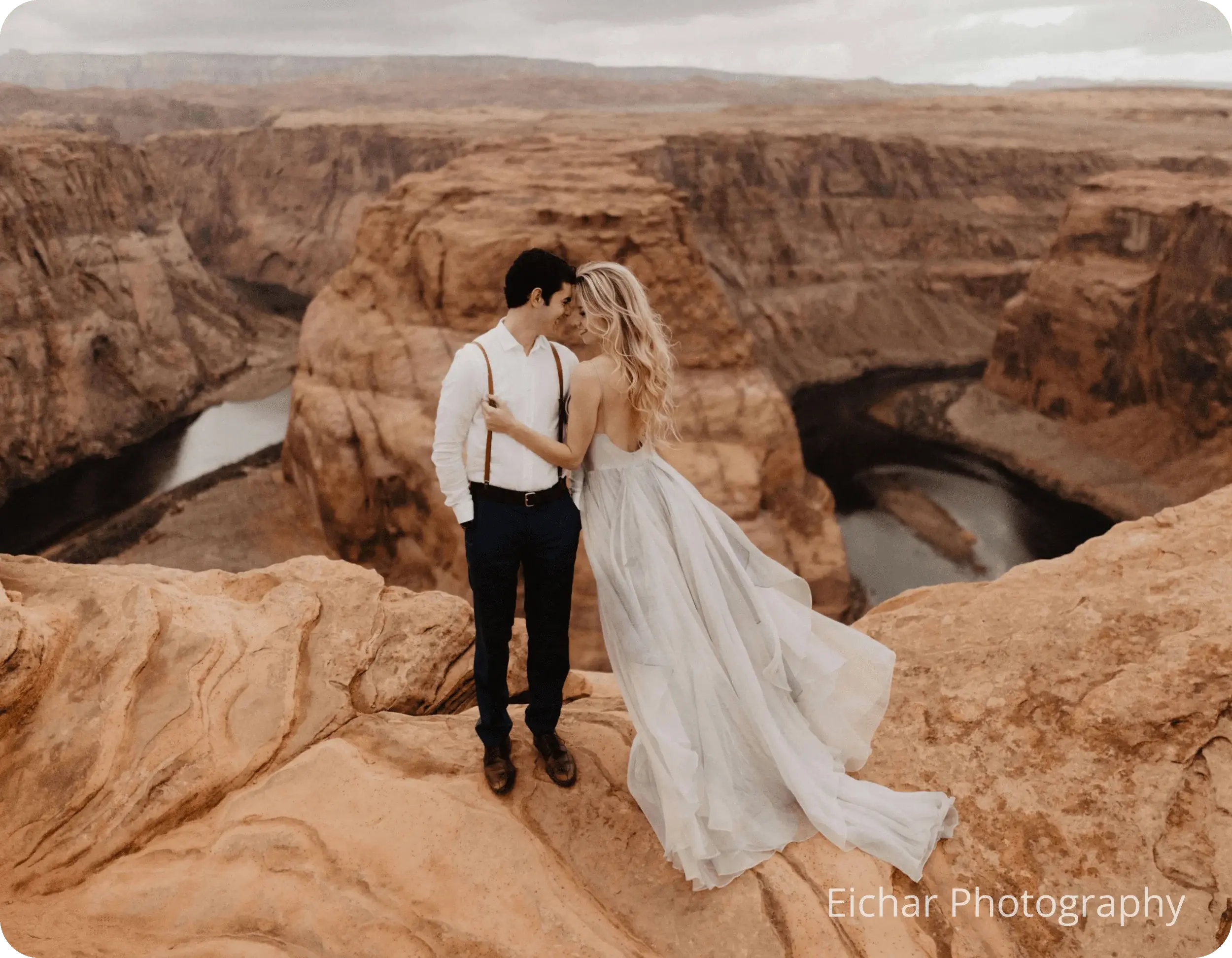 Horseshoe Bend Elopement Couple